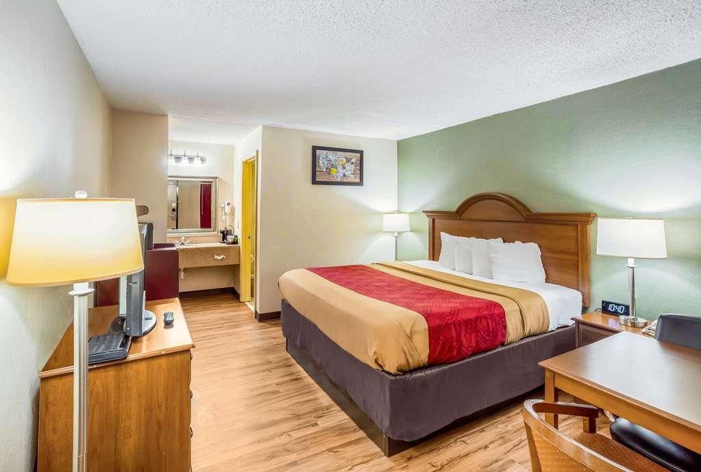 Econo Lodge Huntington Habitación foto