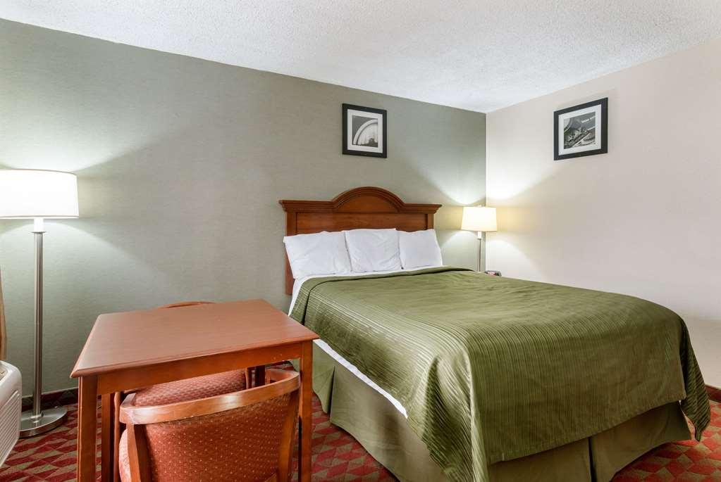 Econo Lodge Huntington Habitación foto