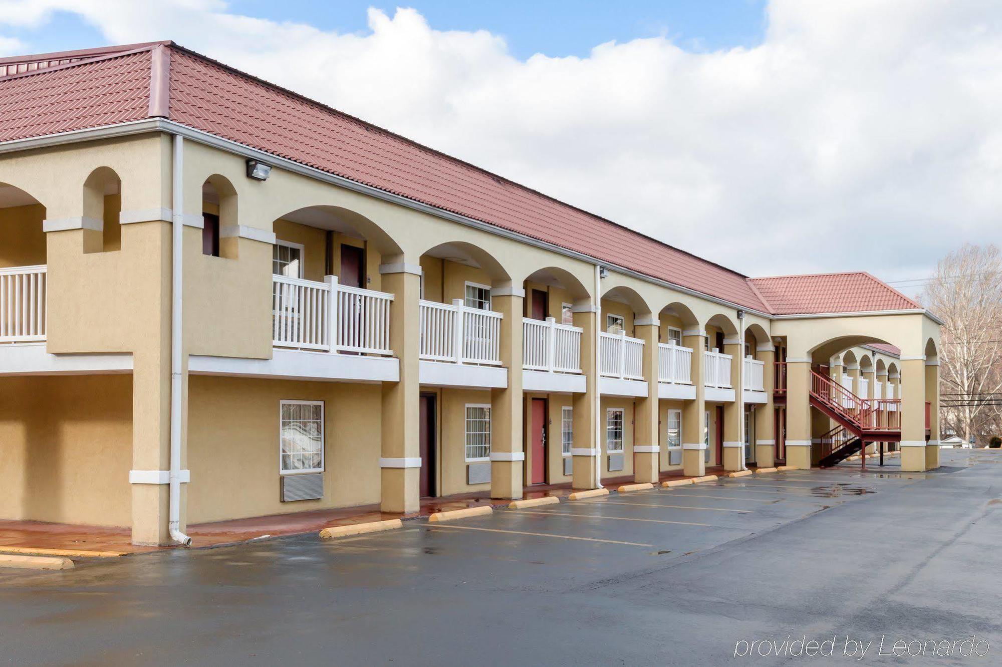 Econo Lodge Huntington Exterior foto